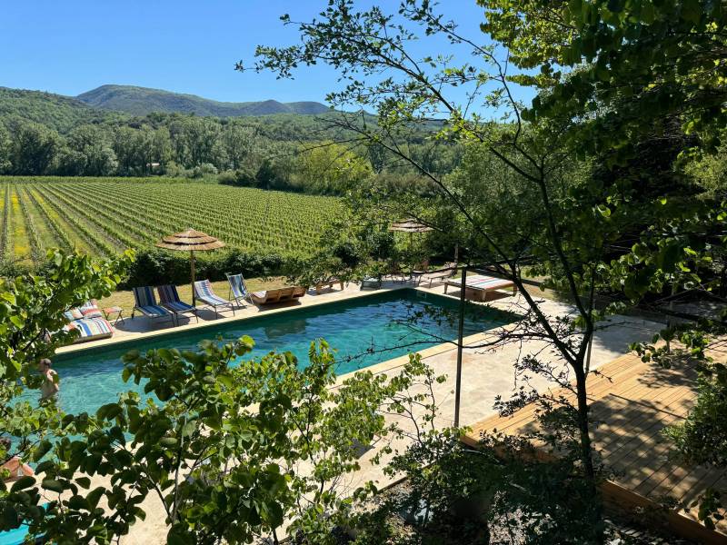 Grand gîte avec piscine dans l’Hérault : un lieu idéal pour vos week-ends en groupe