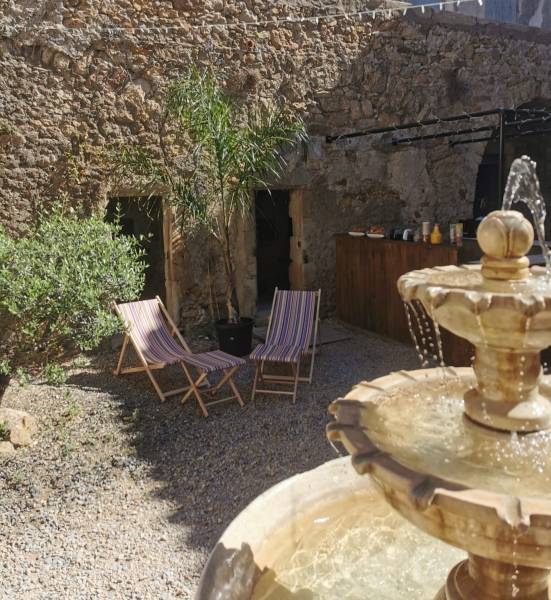Grand gîte familial dans l'Hérault pour vacances de la Toussaint.